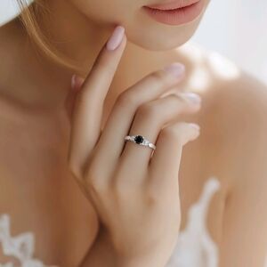 9K White gold Black & White Diamond ring 7